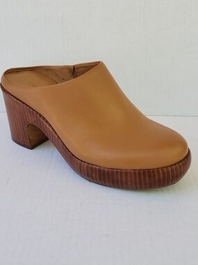 VINCE NAVINA LEATHER CLOG